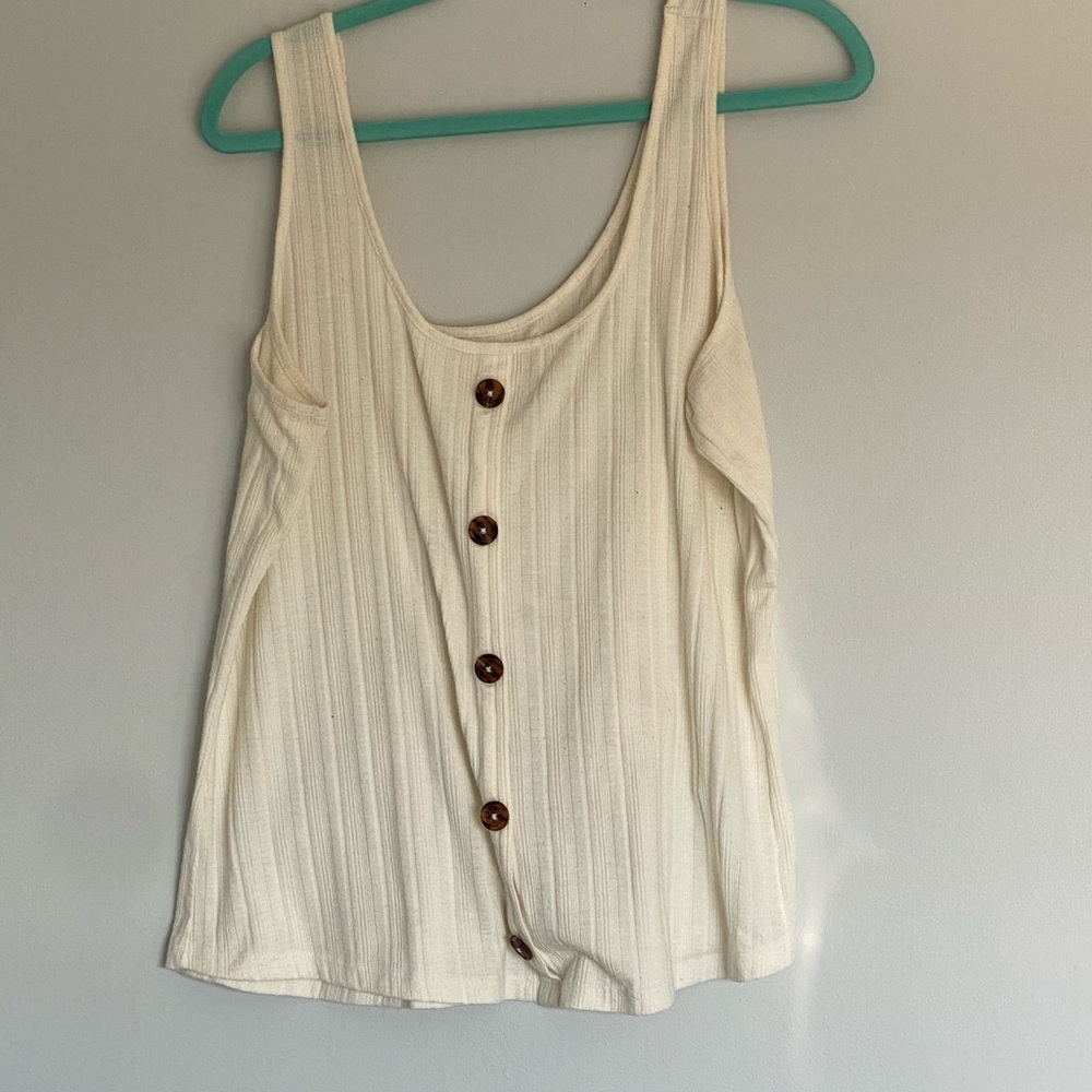 Tank top with buttons
